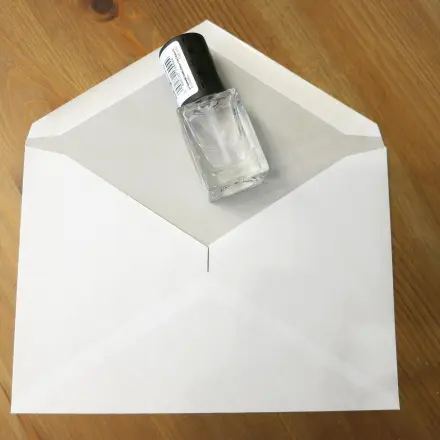 Briefkuverts fest verschließen