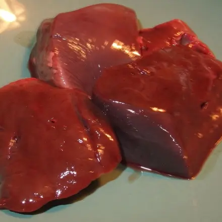 Leber im Fleischwolf mahlen