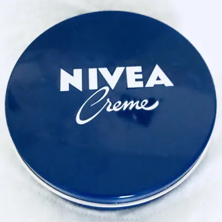 Nivea gegen trockene und brüchige Spitzen