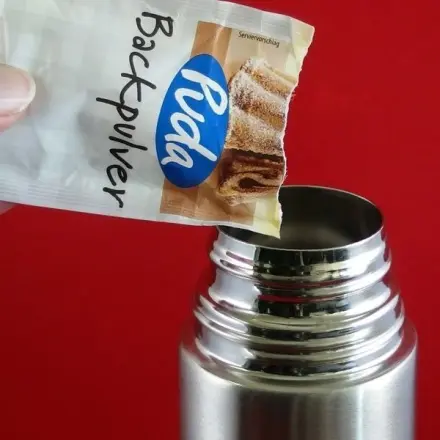 Thermoskanne reinigen mit Backpulver