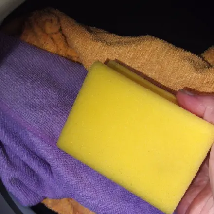 Spülschwämme in der Waschmaschine reinigen