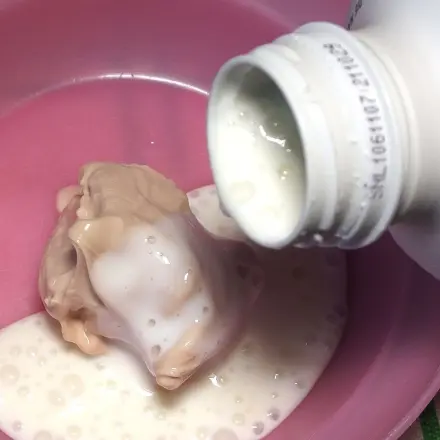 Frische Hefe mit Naturjoghurt oder Kefir