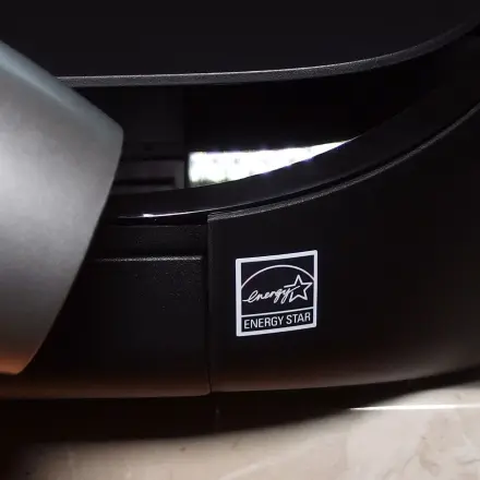 Aufkleber mit Folienoberfläche mit Föhn entfernen