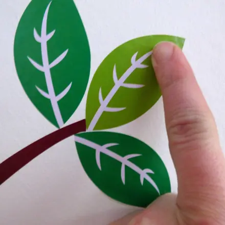 Wandflecken im Kinderzimmer kaschieren