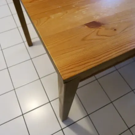 Naturholzmöbel wieder aufpeppen