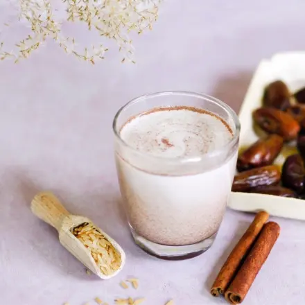 Reis-Soja-Drink mit Datteln (vegan)