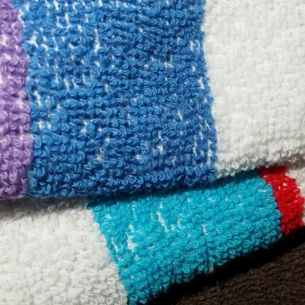 Frottiertuch-Rubbeln gegen kalte Füße