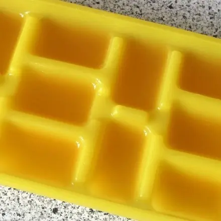 Eiswürfel aus Zitronensaft