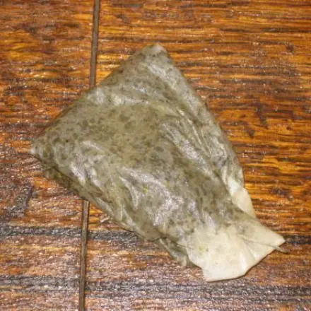 Holzpolitur aus Schwarztee und Olivenöl selbstgemacht