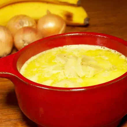Exotische Bananen-Zwiebel-Suppe