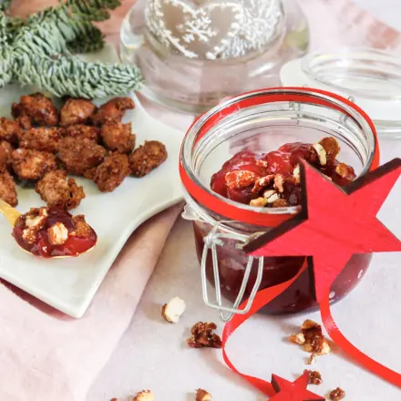Himbeermarmelade mit Amaretto und gebrannten Mandeln