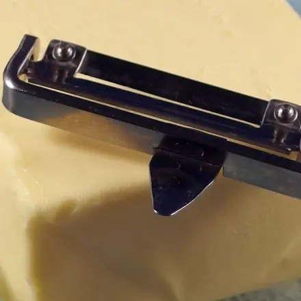 Kühlschrankkalte Butter - gleich streichfähig mit dem Sparschäler