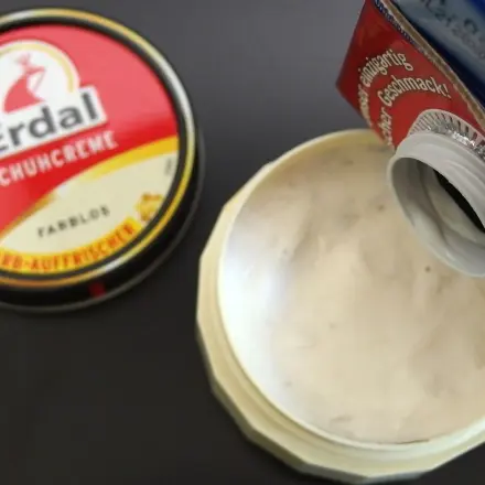Ausgetrocknete Schuhcreme wieder weich mit Milch