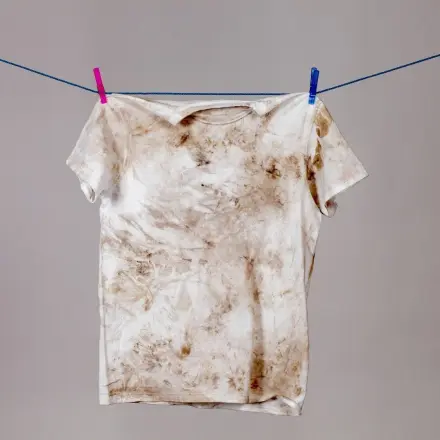 Alte undefinierbare Flecken mit Salz entfernen