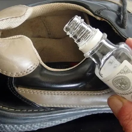 Melissengeist weitet enge Schuhe