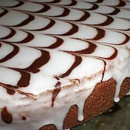 Feiner & haltbarer Nusskuchen