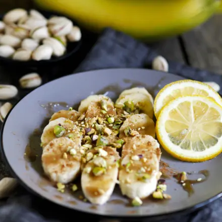 Bananensalat mit Pistazien (Dessert)