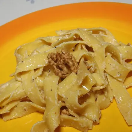 Rahmnudeln mit Nüssen