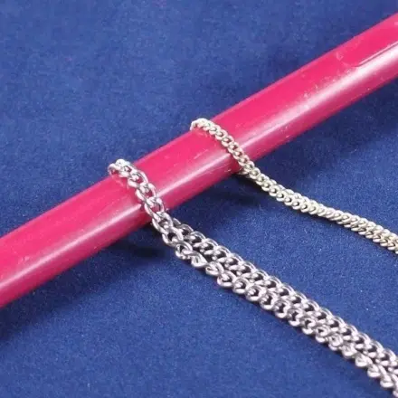 Kettchen und Schmuck aufbewahren: Kleiderbügel