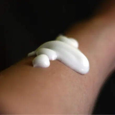 Sonnenschutzmittel mit hohem UV-Schutz verbrauchen