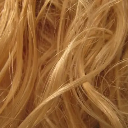 Graue Haare perfekt blond färben