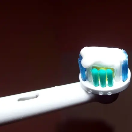 Zähne putzen gegen Hunger auf Süßes