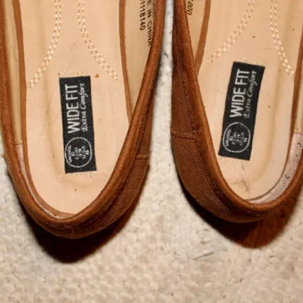 Schuhe scheuern an der Ferse - Abhilfe mit Schwamm