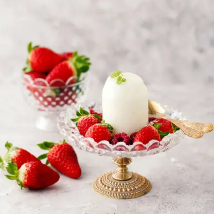 Joghurteis mit Beeren