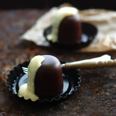 Beschwipste Schokoküsse aus der Mikrowelle