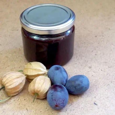 Pflaumenmarmelade mit Physalis
