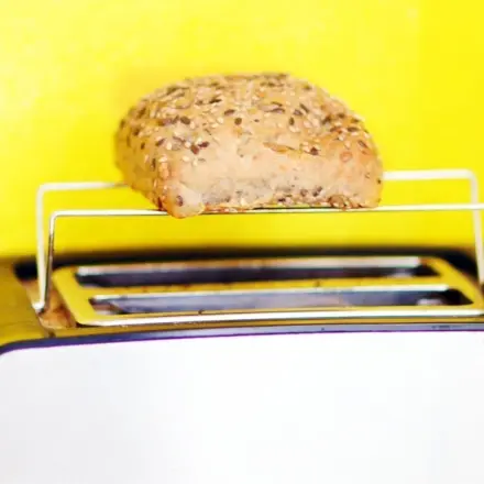 Alte Brötchen mit dem Toaster aufbacken