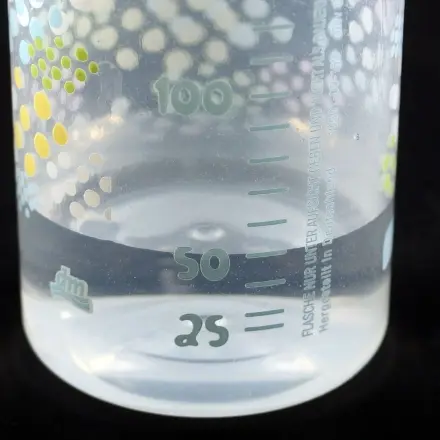 Nuckelflasche als Messbecher