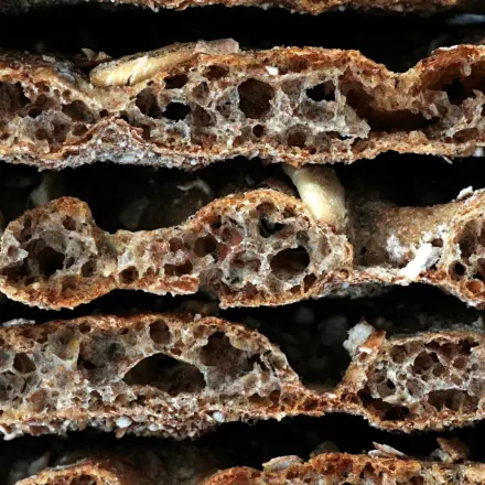 Vollkornknäckebrot zerbröselt als Semmelbrösel