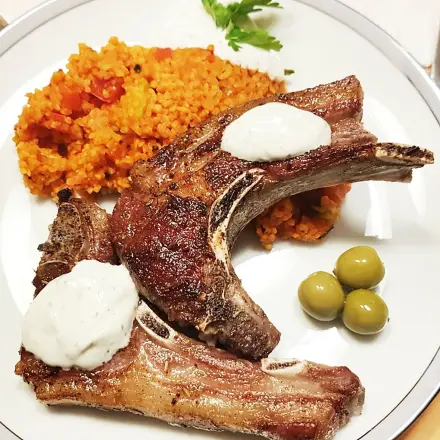 Lammkeule mit Gemüse und Couscous