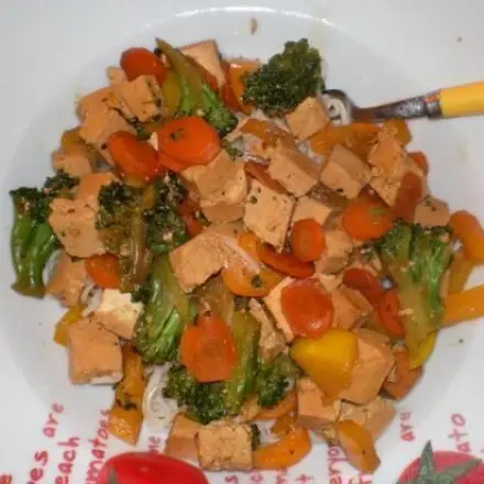 Vegetarische Asiatische Nudelpfanne