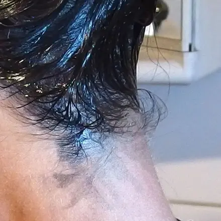 Haarfarbe von der Haut entfernen