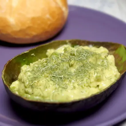Avocado-Aufstrich fürs Sonntag-Morgen Brötchen