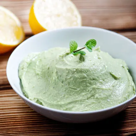 Avocado-Dip zu hellem Fleisch oder Fondue