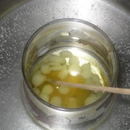 Lippenbalsam mit Honig