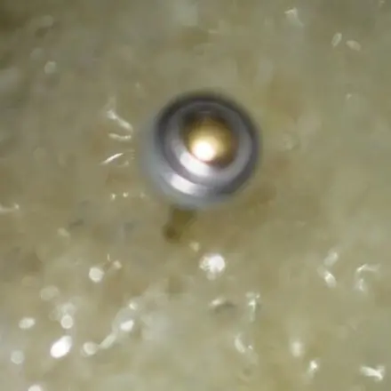 Das Dampfloch im Topfdeckel verschließen