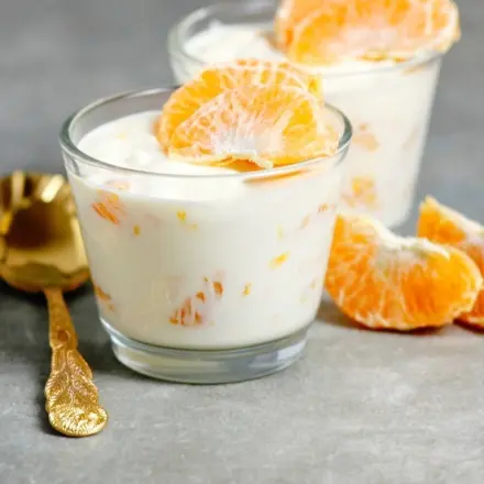 Leere Teelichtgläser als Dessertgläser