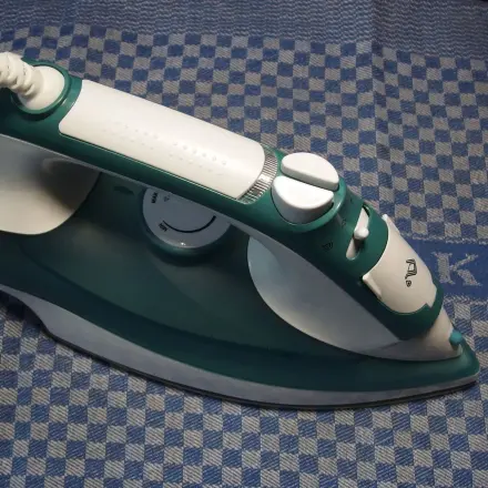 Verkalktes Dampfbügeleisen