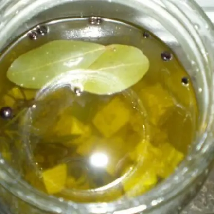 Eingelegter Schafskäse