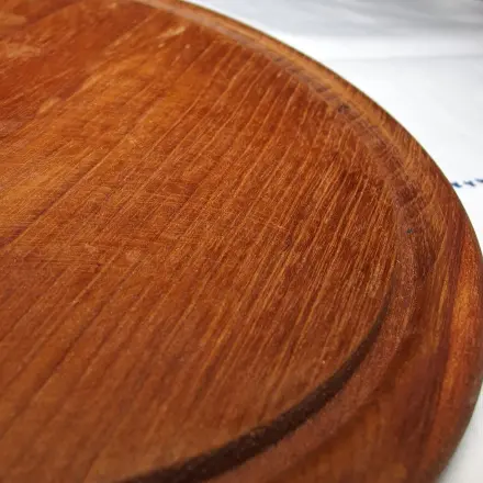 Holzbrettchen mit Öl pflegen