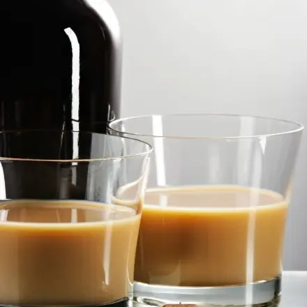 Sahnelikör (geschmacklich ähnlich Baileys)