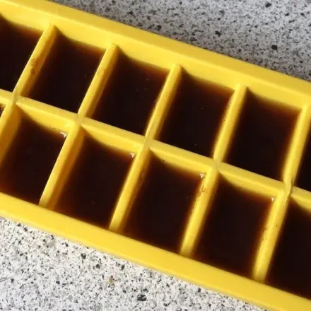 Eiswürfel aus Obstwasser von Konservendosen