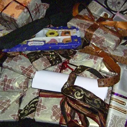 Weihnachten Geschenke auspacken - miteinander statt nebeneinander