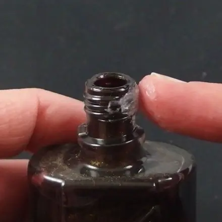 Nagellackfläschchen lässt sich nicht mehr öffnen? Vaseline hilft