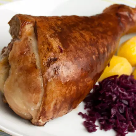 Resteessen aus Gans, Rotkohl und Kartoffeln und Sauce