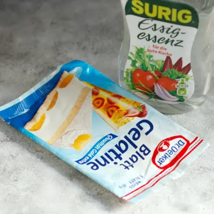 Abfluss läuft schlecht ab? Essig und Gelatine